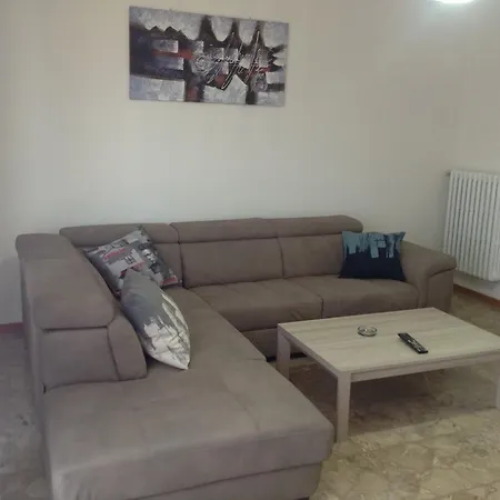 8+2 Posti Letto Lägenhet